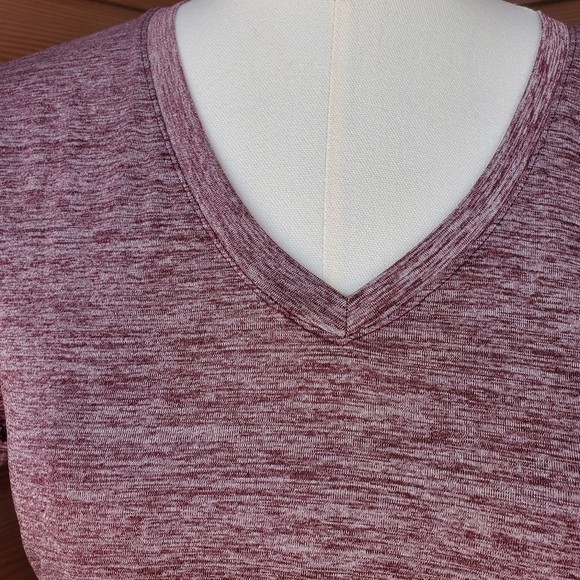 NWT Adidas Women's V-Neck Tech Heather Tee T-Shirt Shadow Fig Size Small - Picture 11 of 16